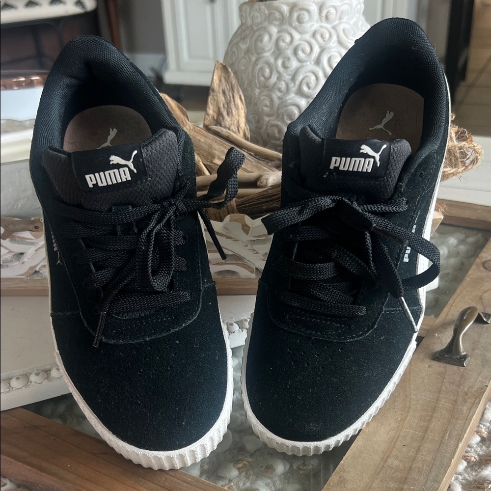 Puma carina women’s  Black and White Sneakers size 7 1/2 - Picture 3 of 14